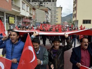 Torul’da Şehitlere Saygı Ve Teröre Karşı Birlik Yürüyüşü Gerçekleştirildi