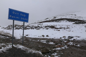 Ovit Dağı Geçidi Kar Yağışı Nedeniyle Ulaşıma Kapandı