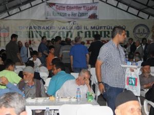 Çevre Ve Şehircilik Bakanı Özhaseki Surlularla İftar Yaptı