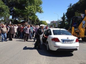 Otomobilin Çarptığı Anne İle Kızı Yaralandı