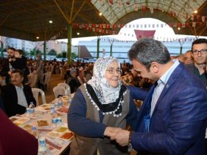5 Bin Kişi Mahalle İftarında Buluştu