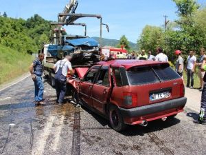 İki Otomobil Kafa Kafaya Çarpıştı: 7 Yaralı