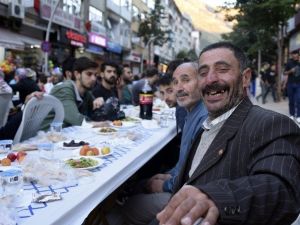 Gümüşhane’de 4 Bin Kişi Aynı İftar Sofrasını Paylaştı