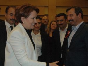 Meral Akşener, Partililerle İftar Yemeğinde Bir Araya Geldi