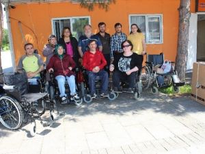 Omurilik Felçlilerine 8 Adet Tekerlekli Sandalye Desteği