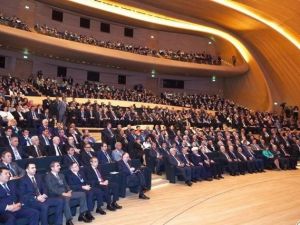 Eski Rektöre Üstün Hizmet Madalyası Verildi