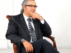 Op. Dr. "Saçları Çok Sıkı Bağlamak Saç Kayıplarına Neden Olabiliyor"