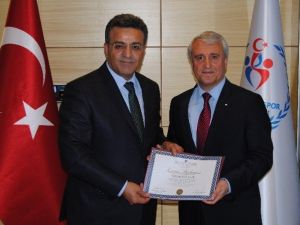 Müsteşar, Diplomasını Rektör Gündoğan’ın Elinden Aldı