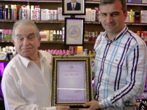Düzce’de Yılın Ahisi Seçilen Esnafa Yemenici’den Plaket