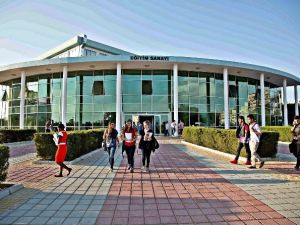 Türkiye Vatandaşı Öğrencilere Kktc’de Sınavsız Kayıt Hakkı