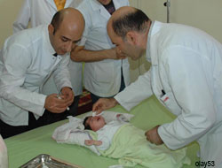 40 Günlük Bebeğe Katarakt Ameliyatı