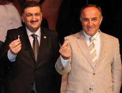 Sanki Çocuğuna İş Arıyor