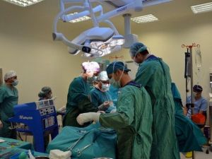 Üniversite Hastanesinde Aynı Anda İki Karaciğer Nakli Yapıldı