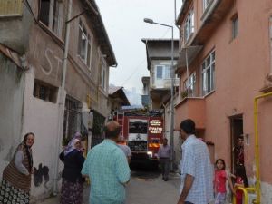 Metruk Binada Çıkan Yangın Korkuttu
