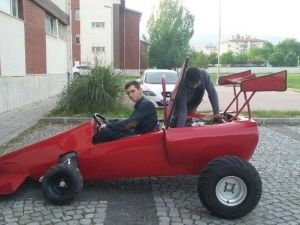 Bolulu Öğrencilerden Yarış Otomobili