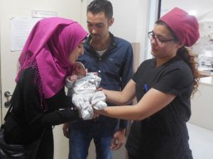 Parmak Bebek 118 Gün Sonra Hayata Tutundu