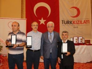 Kan Bağışçıları Ödüllendirildi