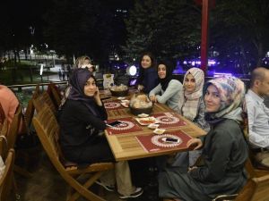 Bakan Tüfenkci, Sahurda Ak Partili Gençlerle Bir Araya Geldi