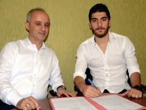 Atiker Konyaspor Can Demir Aktav İle 3 Yıllık Sözleşme İmzaladı