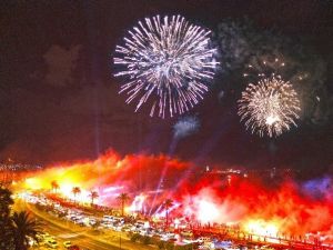 İzmir Alev Alev Yandı