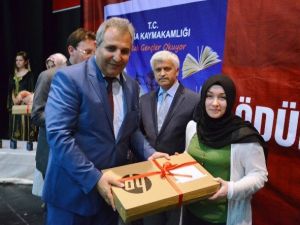 Kitap Kurtları Ödüllerini Aldı