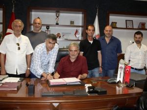 Manisaspor’da Teknik Direktör Altıparmak İmzayı Attı