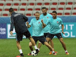 A Milli Takım, İspanya Maçı Hazırlıklarını Tamamladı