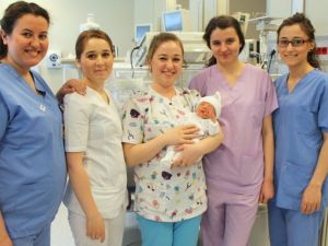 8 Günlük Ayberk Bebek Erken Tanıyla Hayata Döndü