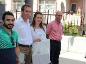 Zihinsel Engelli Öğrencilerin Karne Sevinci