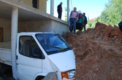 Rize'de Heyelan: 3 Ev Boşaltıldı