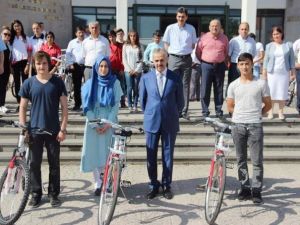 Bursa’da Yarım Milyon Öğrencinin Karne Heyecanı