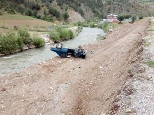 Gümüşhane’de Görevden Dönen Resmi Araç Kaza Yaptı: 2 Yaralı
