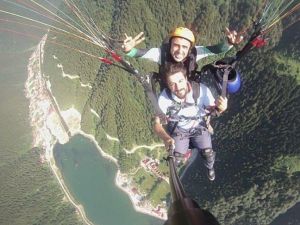 Uzungöl Üzerinde Yamaç Paraşütü Keyfi