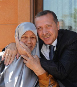 Cumhurbaşkanı Erdoğan: “Anacığımın Ayağının Altını Öperdim”