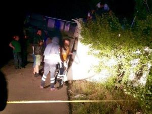 Çorum’da Kamyon Devrildi: 2 Yaralı