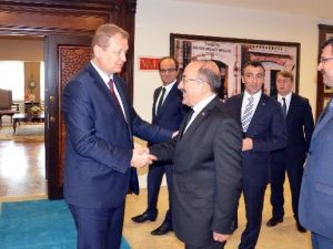 Başkan Gümrükçüoğlu’dan Vali Yavuz’a “Hayırlı Olsun” Ziyareti