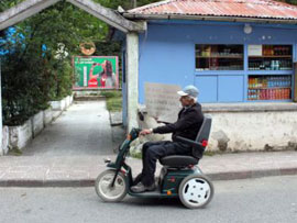 Engelli Muhtar, Kaldırım İstedi