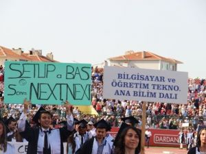 Çomü’den ’Renkli’ Mezuniyet
