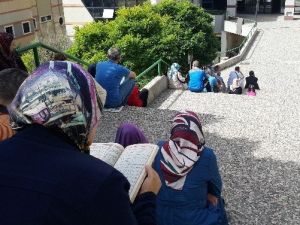Lys’ye Giren Öğrenciler Salonda, Veliler Dışarıda Ter Döktü