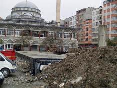 Sahil Camii önü bitmiyor