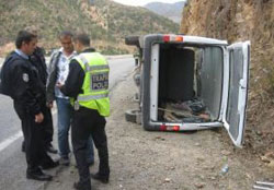Minibüs yan yattı; 7 Yaralı