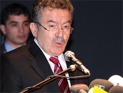 Üniversitede başörüsü sorunu bitecek