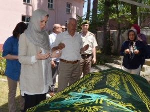 Denizde Boğulan Çocuklar Son Yolculuklarına Uğurlanıyor