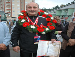 Rizeli Muhtar Dünya Üçüncüsü