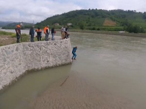 Rize'de Kayıp Kişiyi Arama Çalışmaları Sürüyor