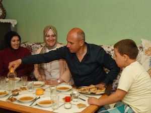 Başkan Togar: “İftar Sofralarını Paylaşıyoruz”