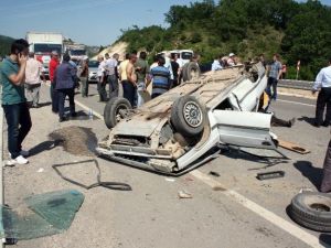 Yoldan Çıkan Otomobil Takla Attı: 3 Yaralı