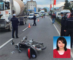 Üniversite öğrencisi kıza motosiklet çarptı