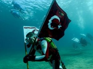 Akvaryum Adam Cem Karabay 4. Dünya Rekoru Peşinde