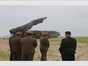 Kuzey Kore, Balistik Füze Denemesini Lider Kim Gözetiminde Gerçekleştirmiş